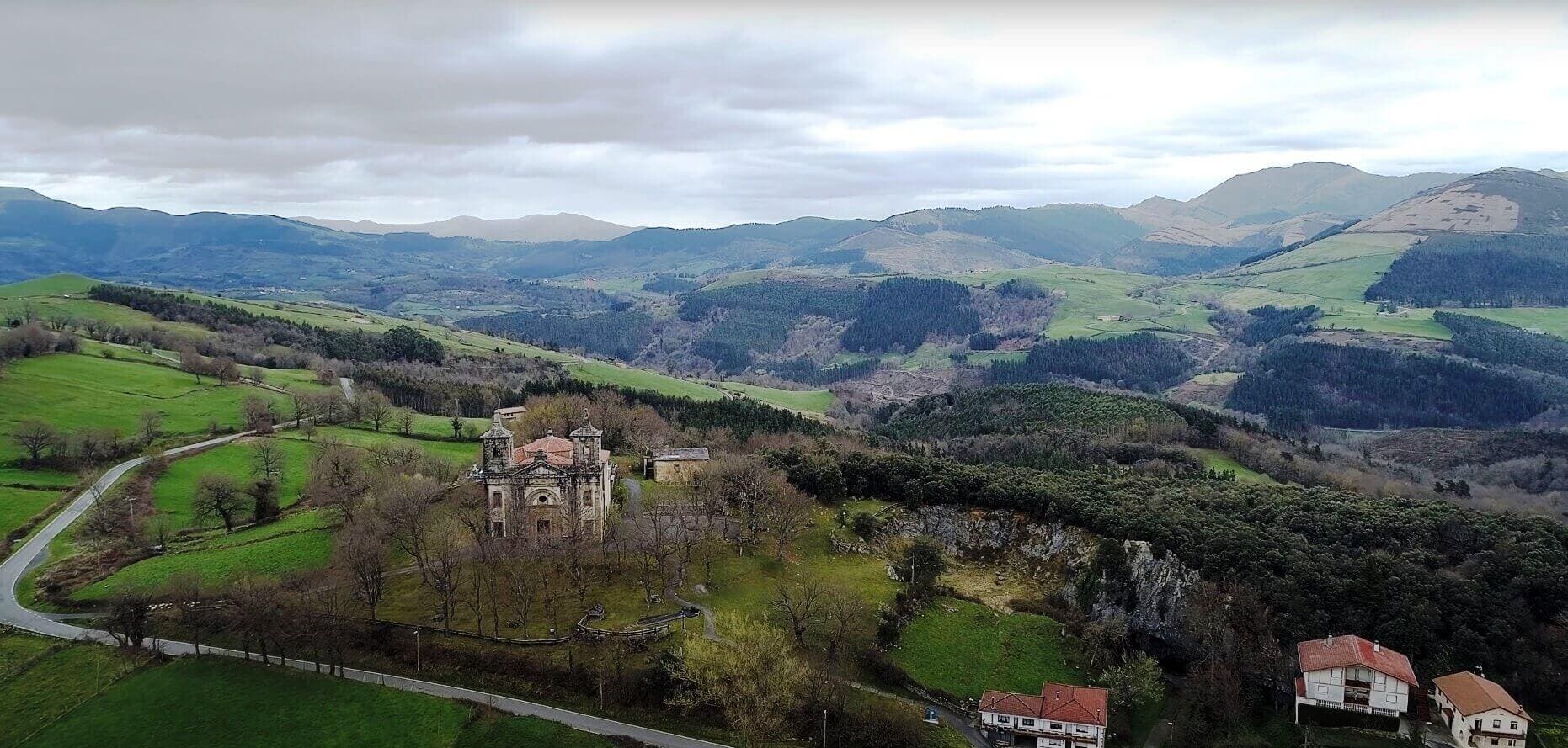 El legado indiano de la Iglesia de San Bartolomé de Aldeacueva.